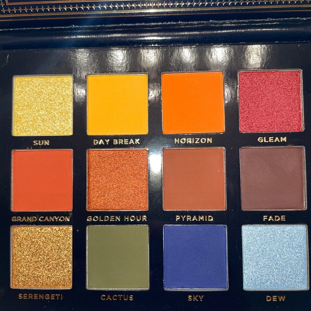 Ace Beaute Vintage Dawn eyeshadow palette